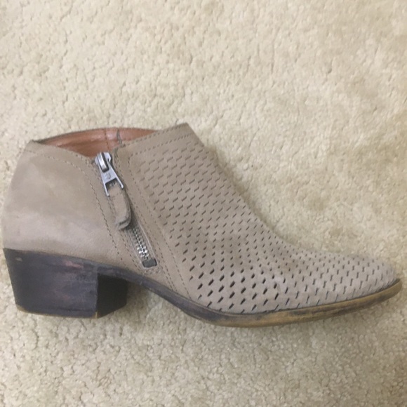 Lucky Brand Brielley Leather Bootie Ankle Boots Perforated Stacked Block Heel 9M - Picture 5 of 14